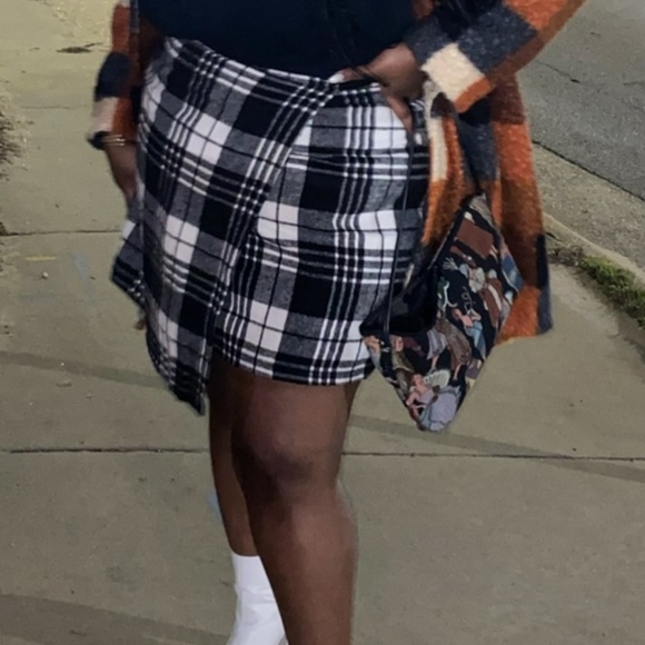 WOMENS PLUS BLACK AND WHITE PLAID FLEECE MINI SKIRT ONLY SIZE 4X - Picture 6 of 6
